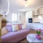 Lora Diamond Suite 3, Free Private Parking, Self Check In شقة كومو