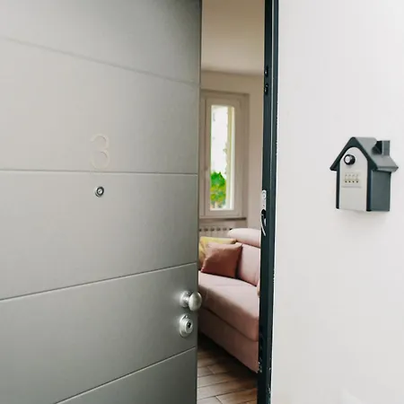 Lora Diamond 3, Free Private Parking, Self Check In, Air Conditioner * Como