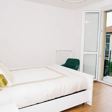 Lora Diamond ,free Parking, Self Check In,3 * Como