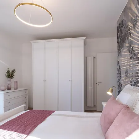 Lora Diamond ,free Parking, Self Check In,3 Como