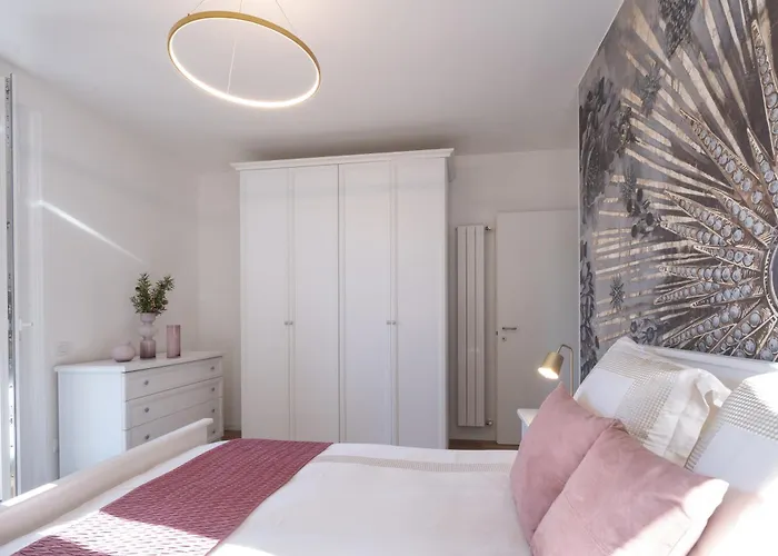 Lora Diamond ,free Parking, Self Check In,3 Como